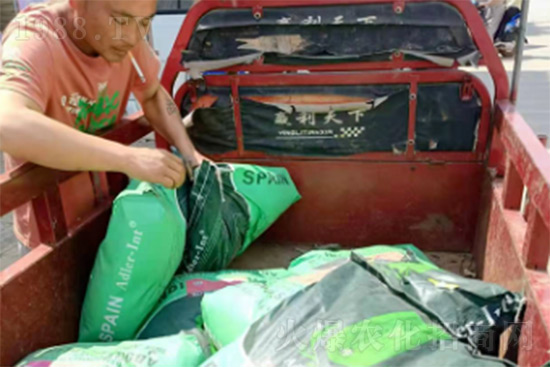 復(fù)合肥漲價(jià)瘋狂 ，而這幾款高端進(jìn)口新型肥卻成了市場(chǎng)香餑餑！